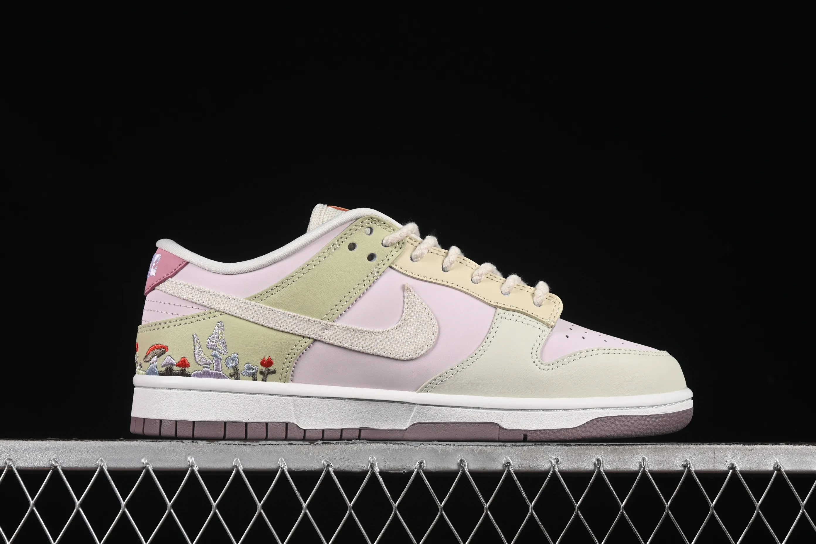 All categories Nk SB Dunk series Nk SB Dunk Low low-top sneakers Nike Dunk Low "Mushroom" floral theme low-top casual sneakers IB8876-661